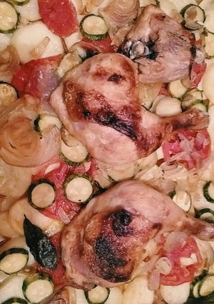 صورة لوصفة افخاض الدجاج محمرة 😋 بالخضر