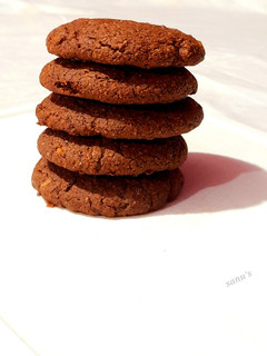 A picture of Brown Rice Flour And Oats Chocolate Cookies.