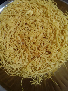 સેવ (Sev Recipe in gujarati) રેસીપી મુખ્ય ફોટો