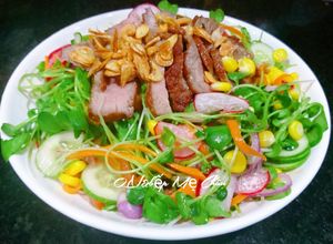 Hình của món Salads rau mầm thịt bò áp chảo.