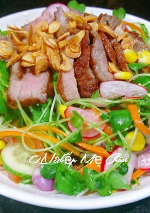 Hình của món Salads rau mầm thịt bò áp chảo.