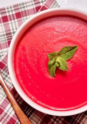 Hình của món Súp Mịn (Velouté) Củ Cúc Vu & Củ Dền.