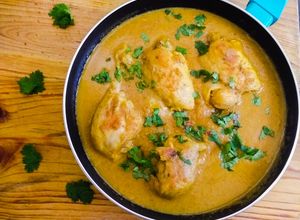 Una foto de Pollo al curry con leche de coco estilo Indio