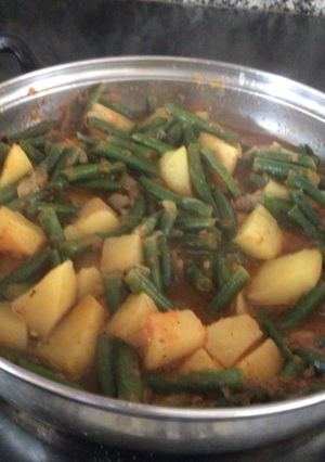 Una foto de Vainitas con papas (patatas y judías verdes)