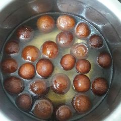 A picture of Gulab jamun (instant mix).