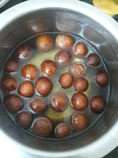 A picture of Gulab jamun (instant mix).