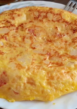 Foto principal de Tortilla de patata con tomate natural y queso