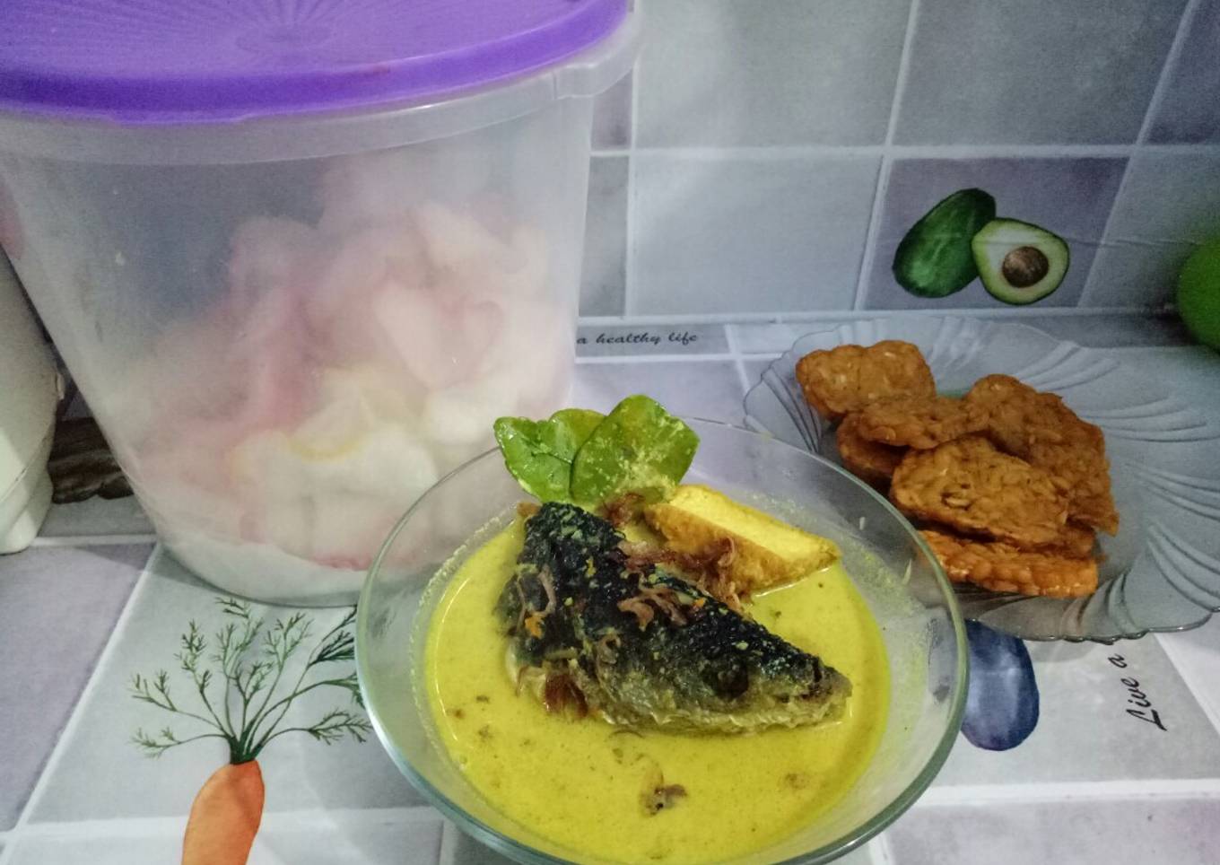 Kepala ikan patin dan tahu bumbu kuning