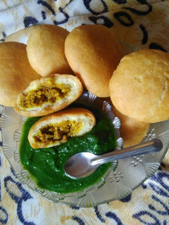 खस्ता कचौरी (Khasta Kachori recipe in Hindi) रेसिपी मुख्य फोटो