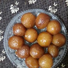 A picture of Gulab Jamun.