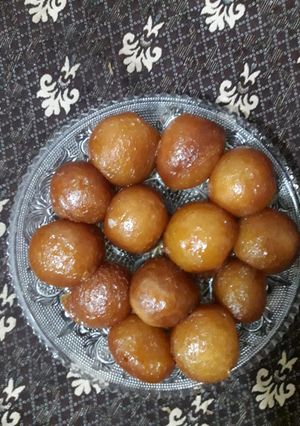 A picture of Gulab Jamun.