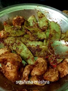 आलू और सेम का इंस्टेंट अचार(ALOO AUR SEM KA INSTANT ACHAR RECIPE IN HINDI) रेसिपी मुख्य फोटो