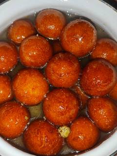 ரவா குலாப் ஜாமுன்(rava gulab jamun recipe in tamil) செய்முறை முக்கிய புகைப்படம்