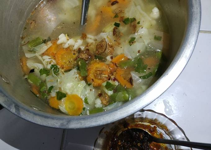 32. Sop Sayur dan Makaroni