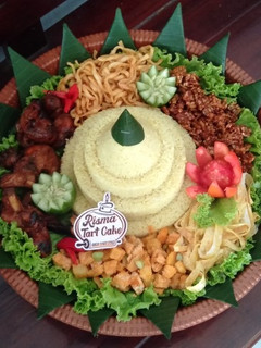 Foto resep Nasi kuning dan kering tempe pedas manis
