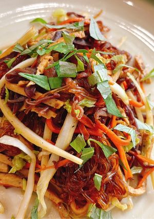 Hình của món Miến xào rau nấm thanh nhẹ.