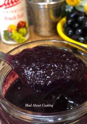 A picture of Angoor Kishmish Chutney (Black Grapes Raisins Dip) – Fruit Dip.