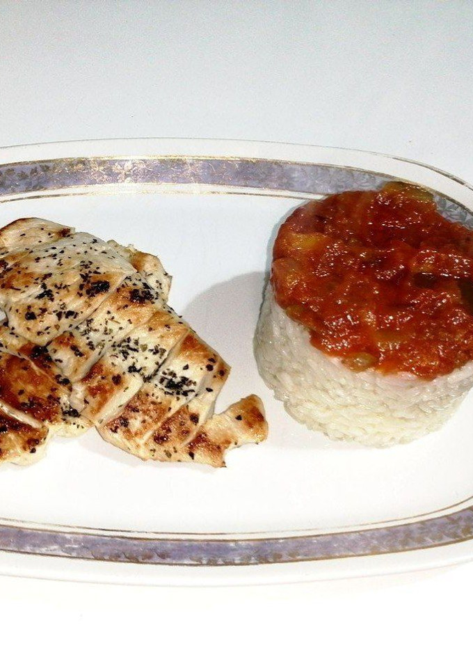 Una foto de Arroz al pisto con pollo a la albahaca