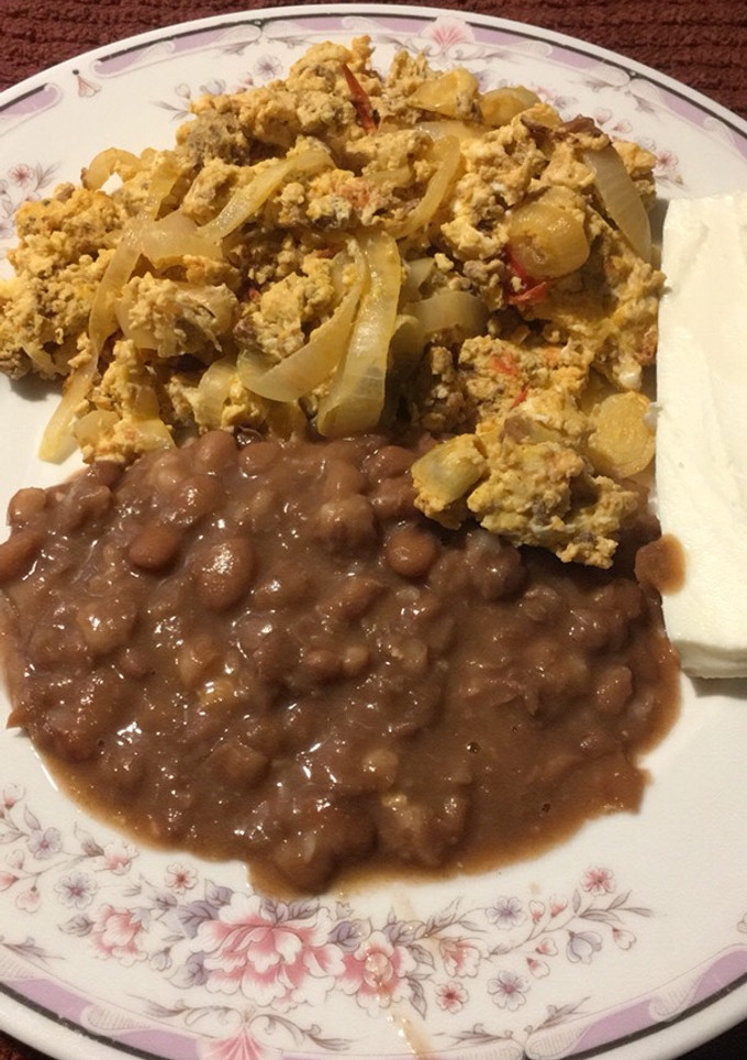 Una foto de Chorizo con huevo