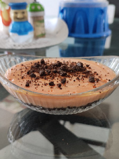Una foto de Pudín o gelatina de caramelo con galleta OREO