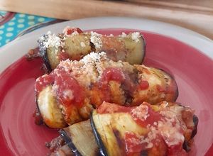 Una foto de Rollitos de berenjenas con callampas secas