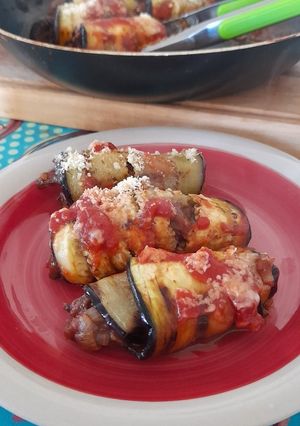 Una foto de Rollitos de berenjenas con callampas secas