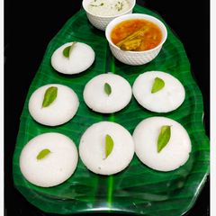 A picture of Idli. (Poha Idli).