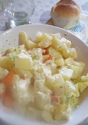 Una foto de Salpicón de papas y zanahorias😁😃😃😃😃