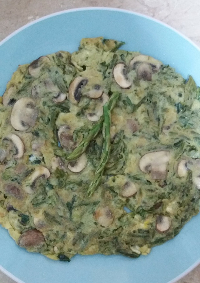 Una foto de Tortilla de espárragos trigueros y champiñones