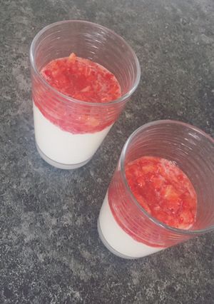 Une photo de • Verrines sucrées aux fraises🍓
