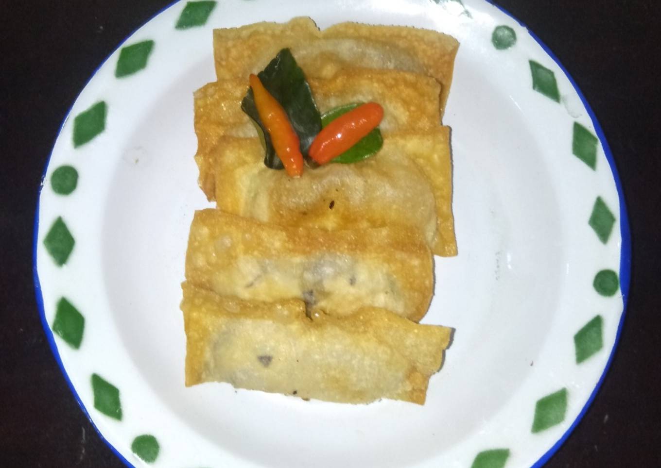 Pangsit goreng isi tahu