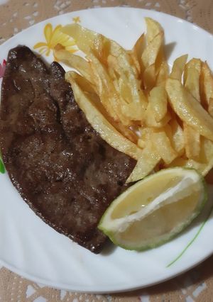 Une photo de Foie d'agneau poêlé frites 🍟
