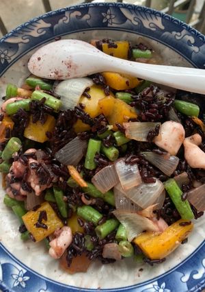 Hình của món Cơm lứt rang mực.