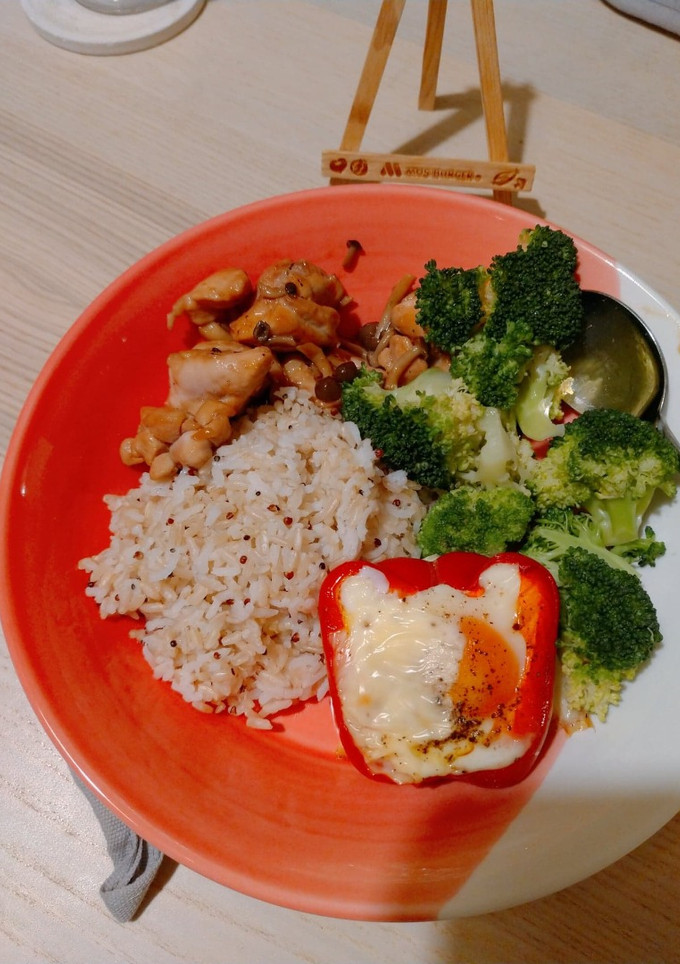 薑燒菇菇雞便當 的食譜成品照片