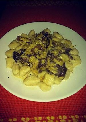 Una foto de Ñoquis en crema de hongos 🍄