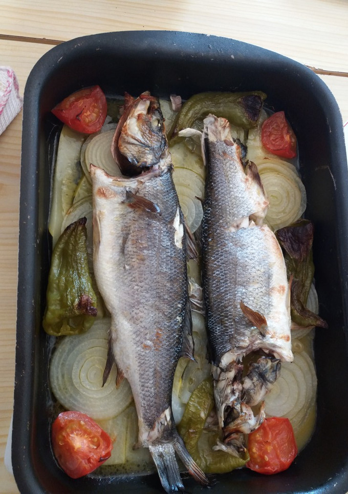 Una foto de Lubina al horno