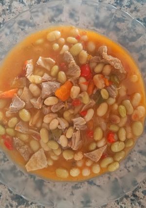 Una foto de Pochas con falda de cordero