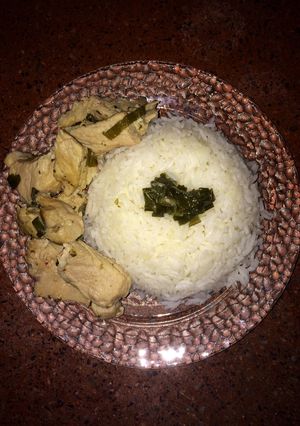 Una foto de Fricasé de cerdo con arroz blanco(una comida típica de cuba 🇨🇺)