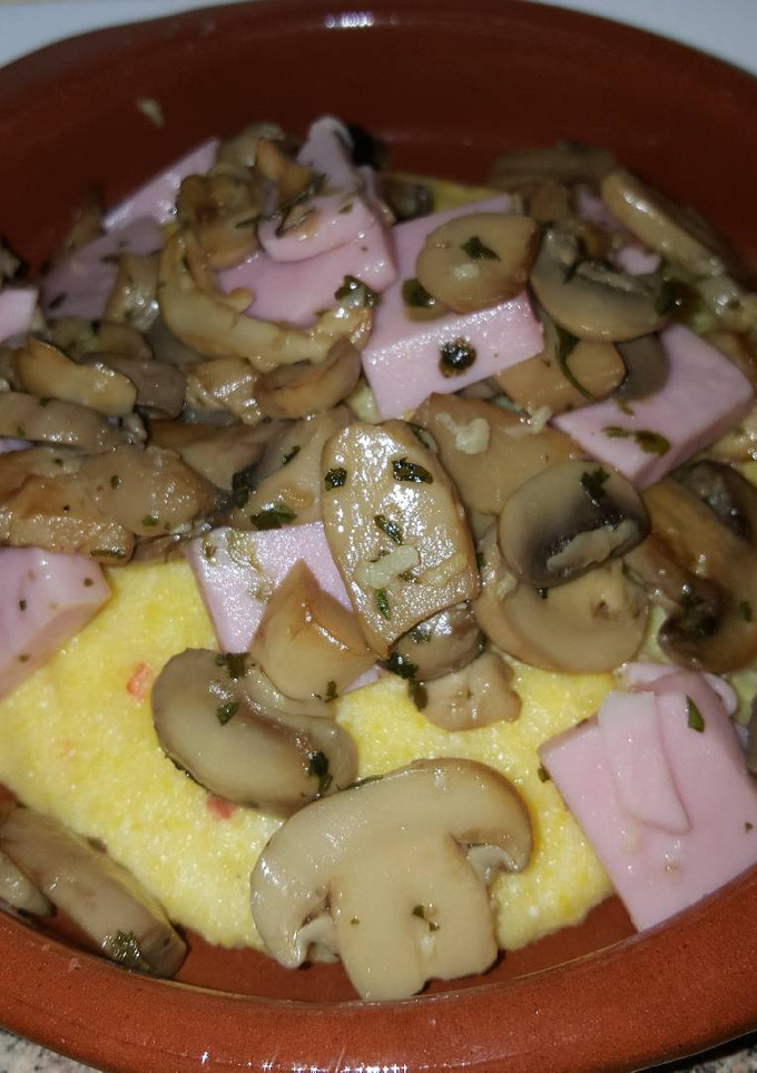 Una foto de Polenta con champiñones al ajíllo (vegano)