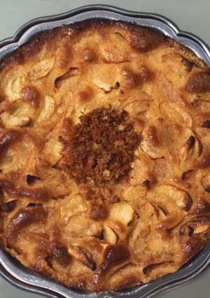 Une photo de Gâteau aux pommes et liqueur d airelles