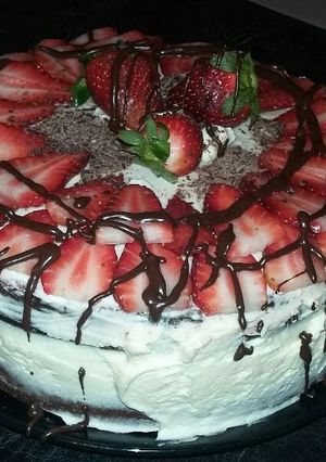 Una foto de Selva negra con frutillas 🍰🍓