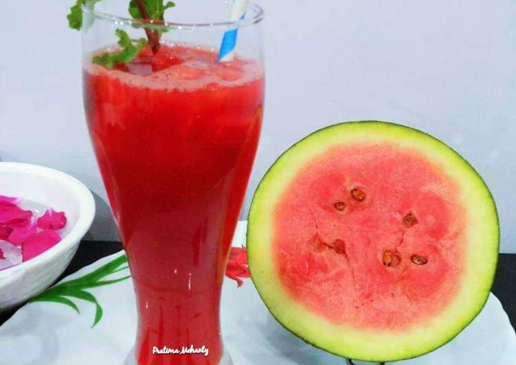 How to Make Homemade Watermelon Mint Mocktail