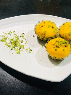 आम का कप केक (Aam ka cup cake recipe in Hindi) रेसिपी मुख्य फोटो