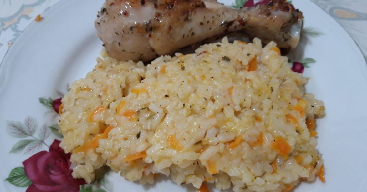 Приготовление риса с курицей. Рис с курицей. Жареный рис с курицей. Курочка с рисом. Рис с курицей фото.
