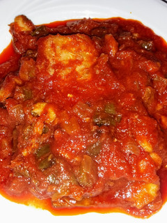 Una foto de Bacalao con tomate
