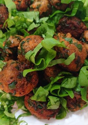 પાલક વેજ મંચુરિયન (Palak Veg Manchurian Recipe In Gujarati) રેસીપી મુખ્ય ફોટો