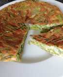 Tortilla de ajos, espárragos, setas y gambas