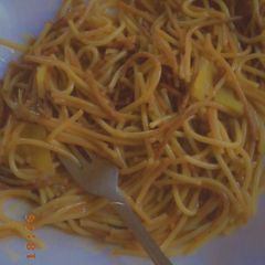 A picture of Plain brown spagetti.