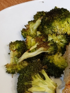 A picture of Garlic & Lemon roasted broccoli.