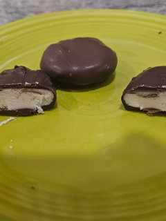 A picture of Peppermint Patties.
